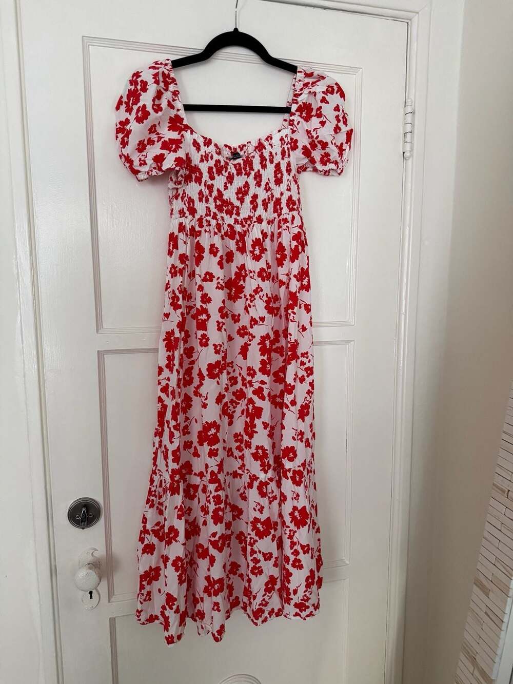 Zara Red and White Floral Smocked Puff Sleeve Midi Dress Size L